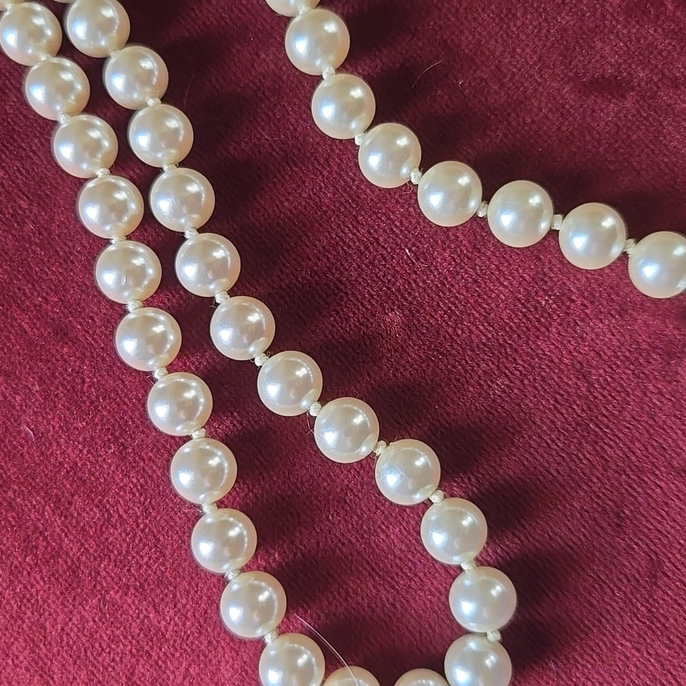 Vintage Knotted Opera Length Faux Pearl Necklace💫 - Picture 5 of 5